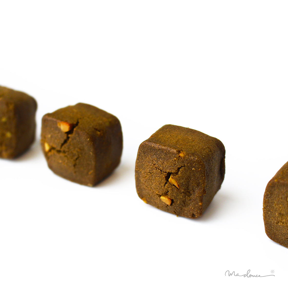 Hojicha Cashew Cookie Cubes (18 pieces)